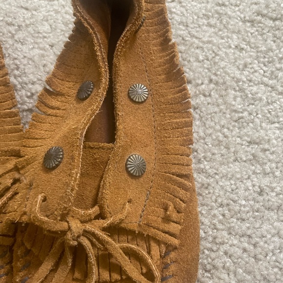 Fringe Minnetonka mocassins - Picture 2 of 7